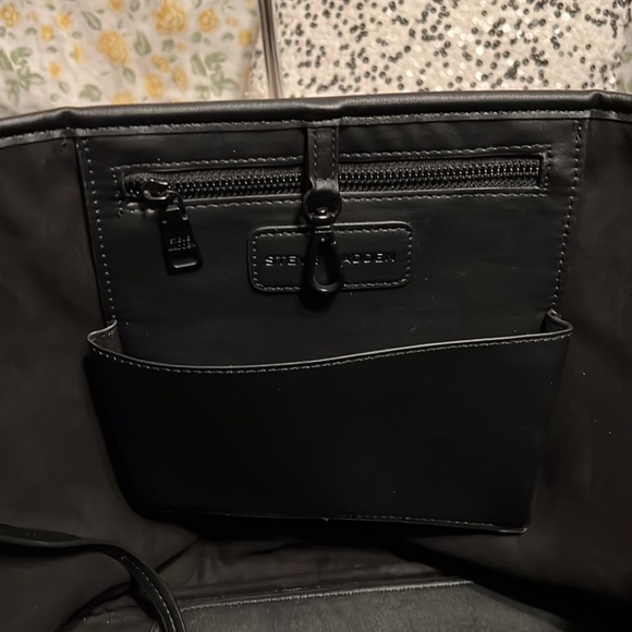 Steve Madden Tote - Picture 5 of 11